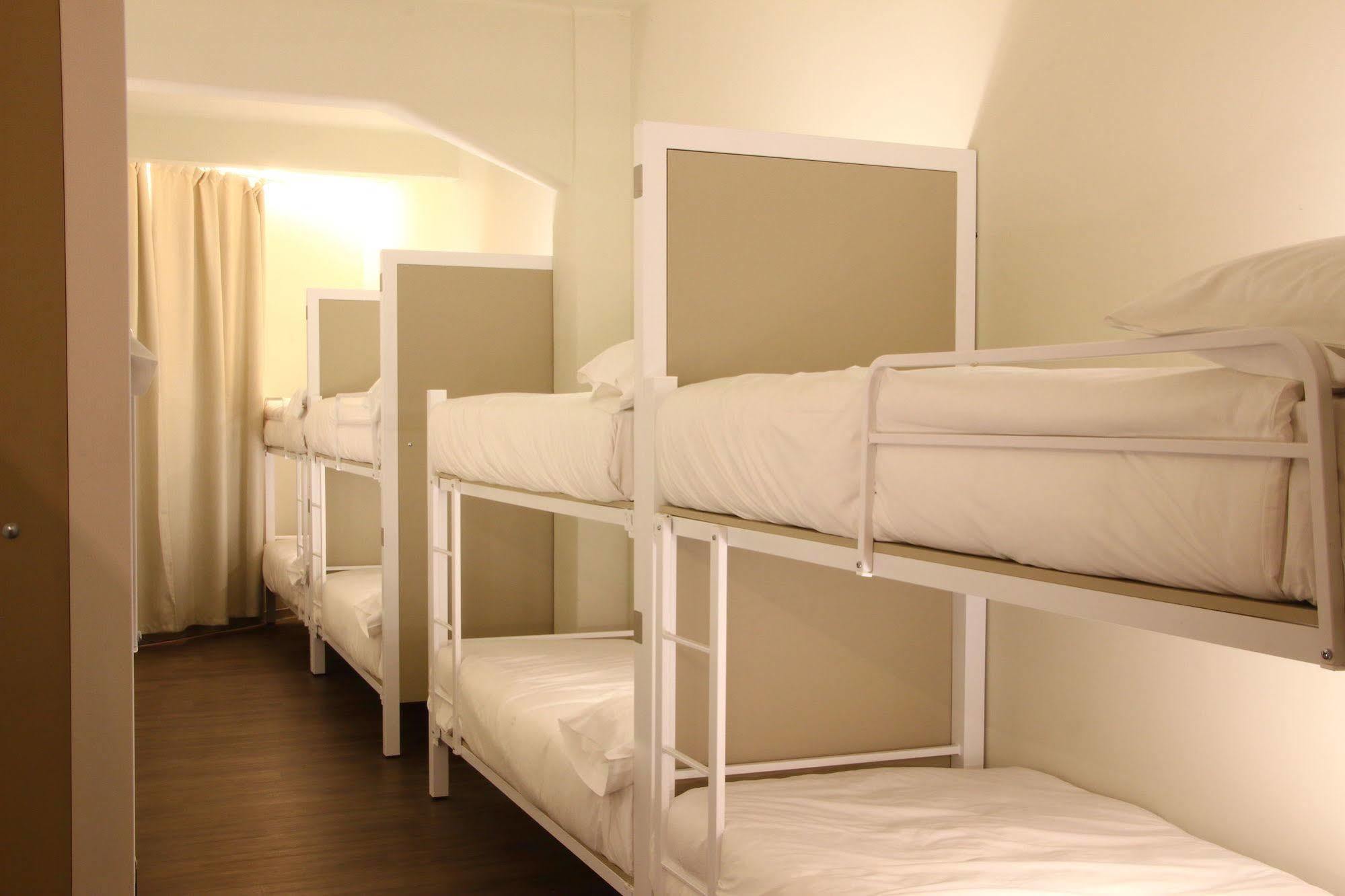 Poshtel Bilbao - Premium Hostel Exterior photo